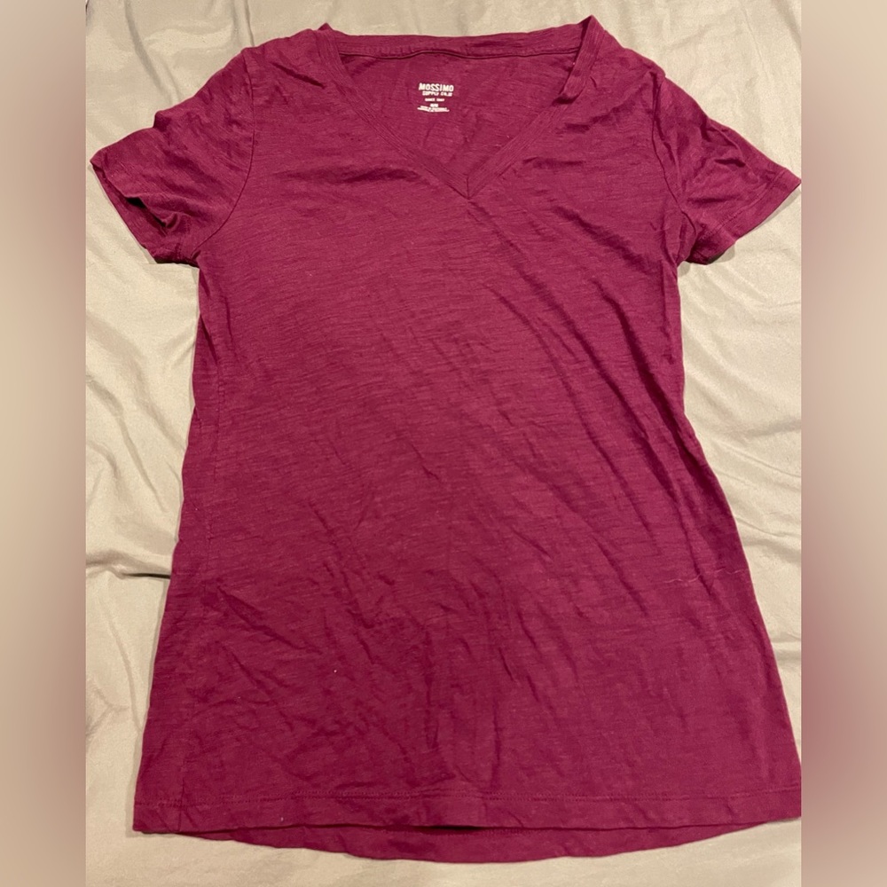 Maroon T-shirt, size medium